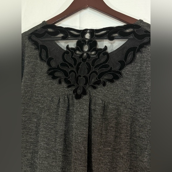 Maurices Gray Top M Lace Velvet Detail Bell Sleeves Fall Spooky season Classy - Picture 4 of 9